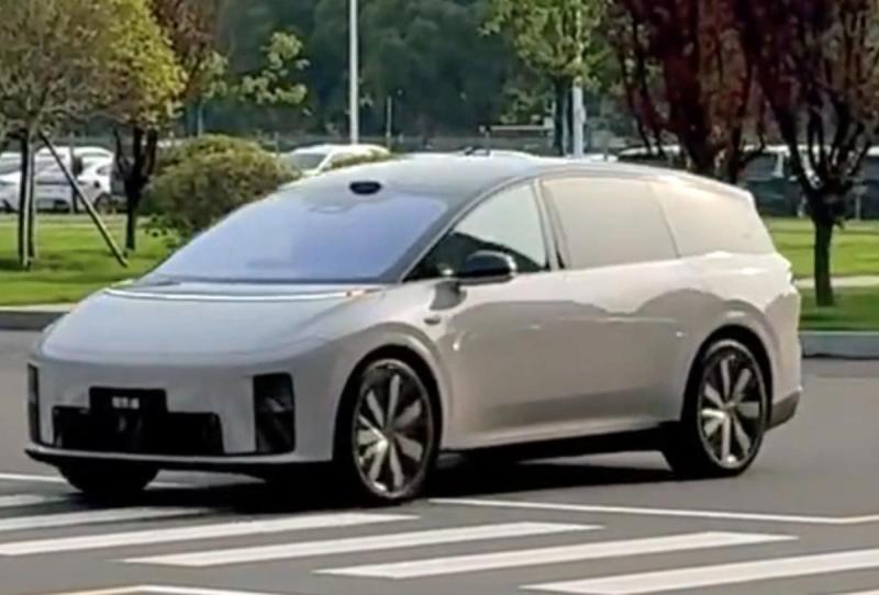 Что в салоне нового кроссовера Li Auto i8: фото…