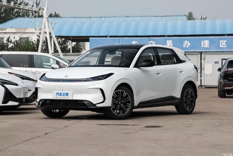 В Китае новый сверхдешевый электрокар BAIC Polar…