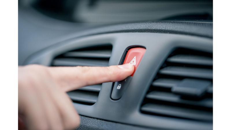 Вы знали? 500 рублей за «спасибо»: как «аварийка»…