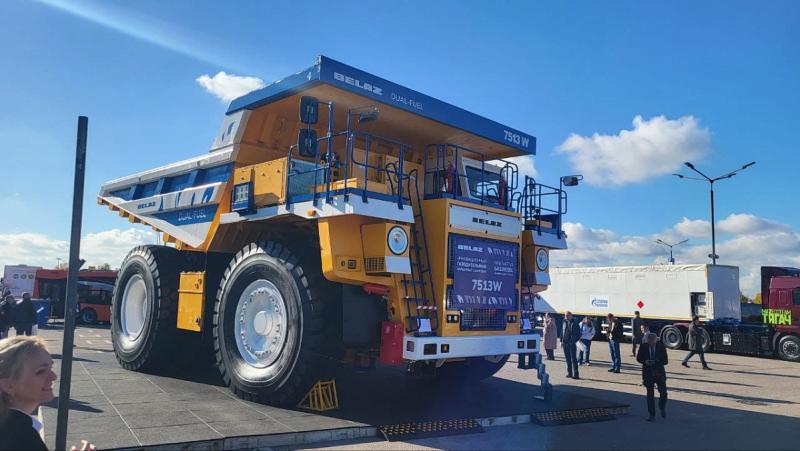 Петербургский газовый форум: 130-тонный БЕЛАЗ на…