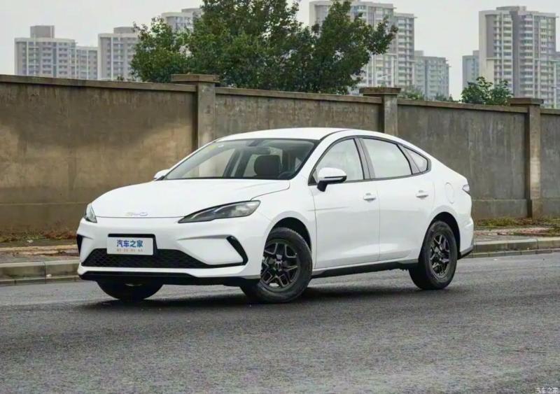 Гибридный седан BYD Seal 05 DM-i обновился:…