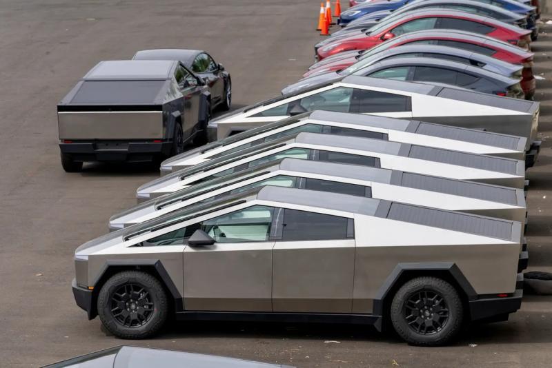 Уже 10-й отзыв: безопасность Tesla Cybertruck…