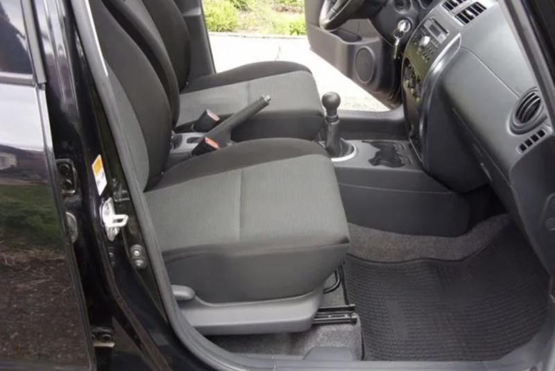 Седан Suzuki SX4 первого поколения (2006-2009)…