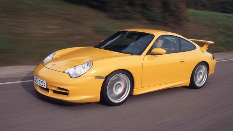 Дизайнер вернул самые спорные фары Porsche 911…