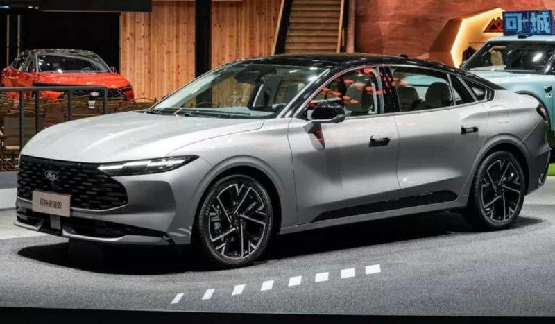 «Мустанг» в обличье седана: Ford Mondeo получил…