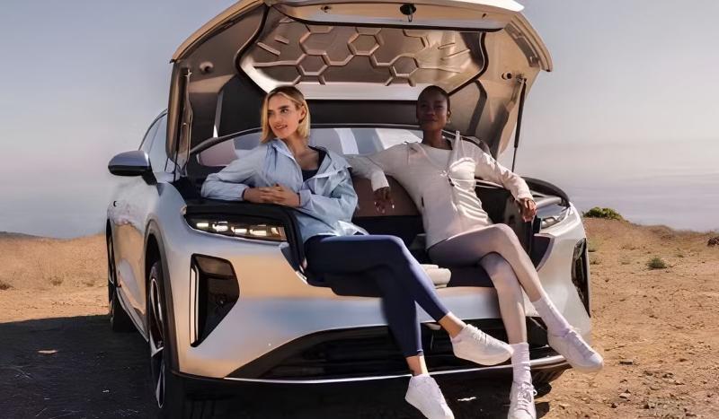 Porsche превращает передний багажник электрокара…