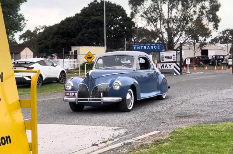 Поэтому в 1936 году появляется Lincoln-Zephyr с…