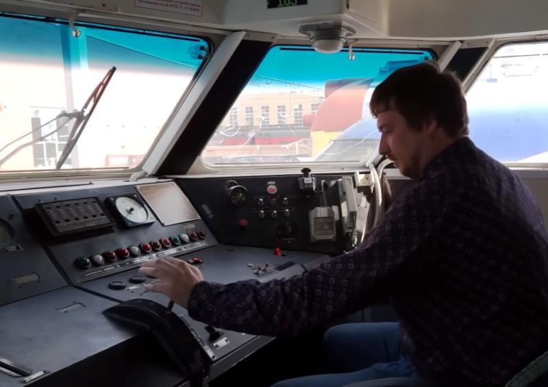 Первая опытная модель в 1973 и запуск регулярных…