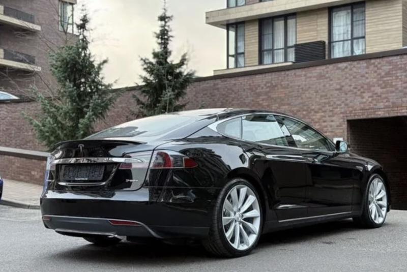 Новые электрокары Tesla Model S (первое поколение…