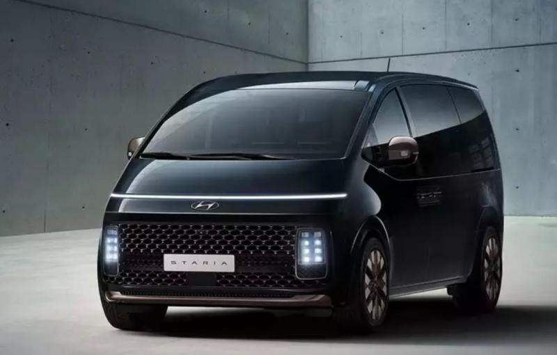 Hyundai представит улучшенный минивэн Staria…