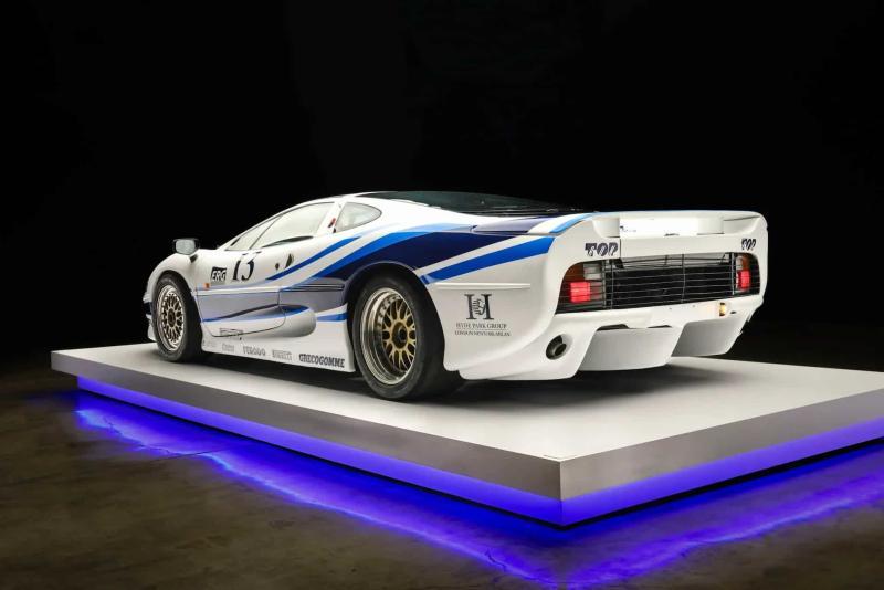 Jaguar XJ220 1993 года выпуска