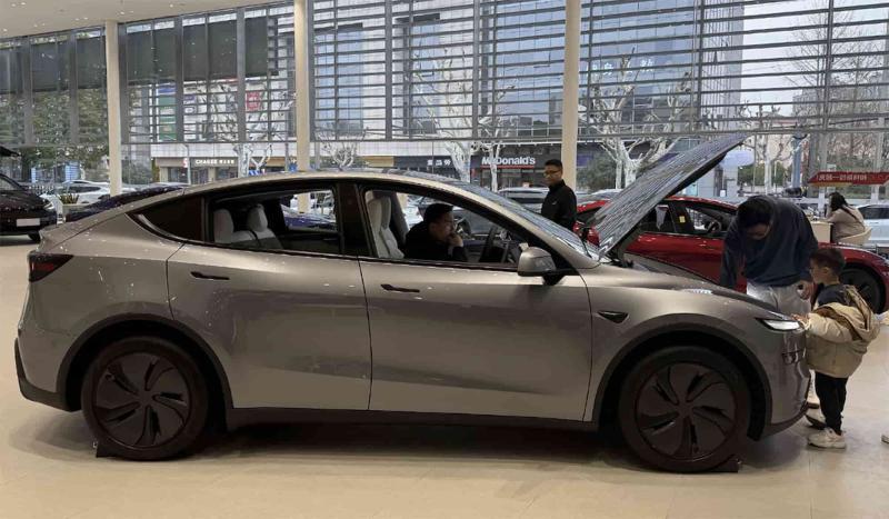 Обновленная Tesla Model Y (Weibo)