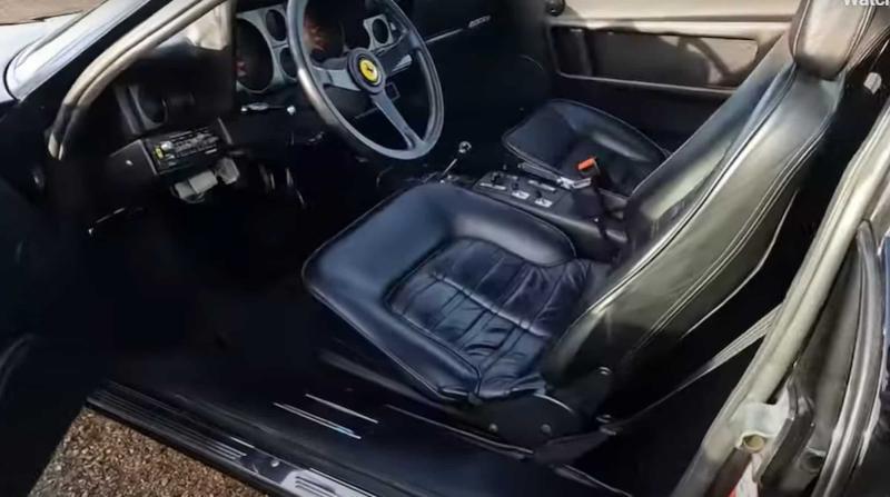 Интерьер выставленного на аукцион Ferrari BB 512i