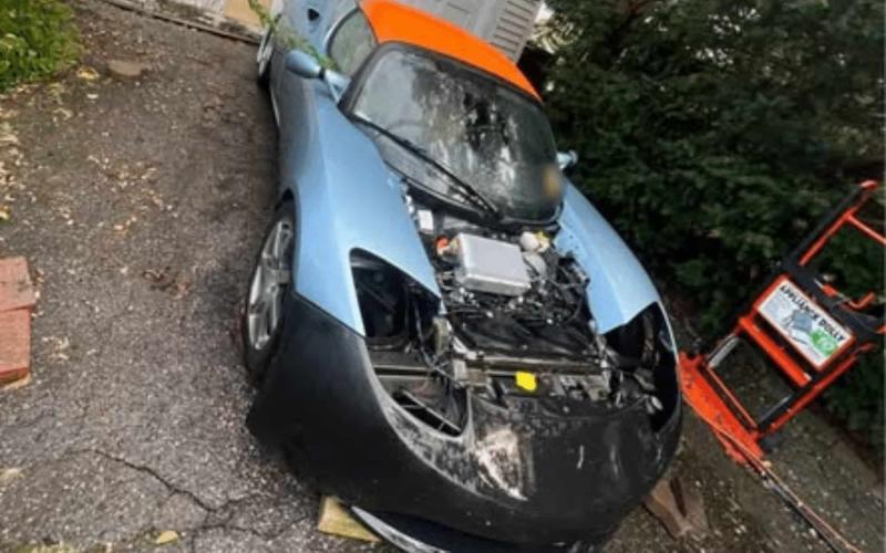 Редкий оригинальный Tesla Roadster в аварийном…