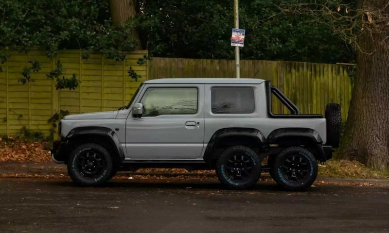 Шестиколесный Suzuki Jimny, выставленный на торги…