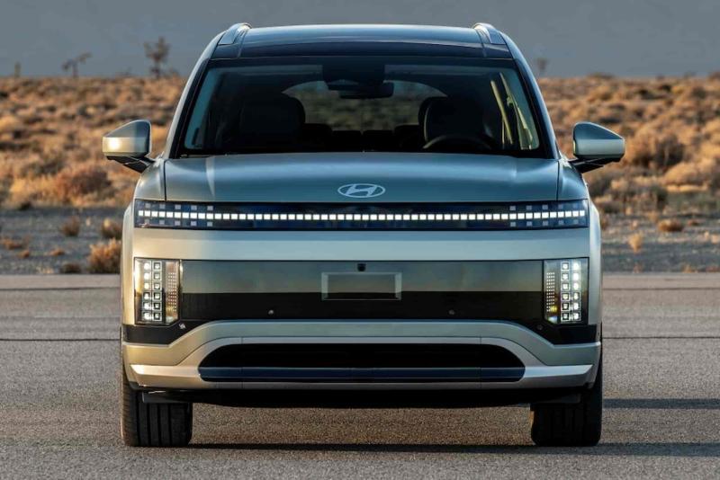 Новый роскошный трехрядный кроссовер Hyundai…