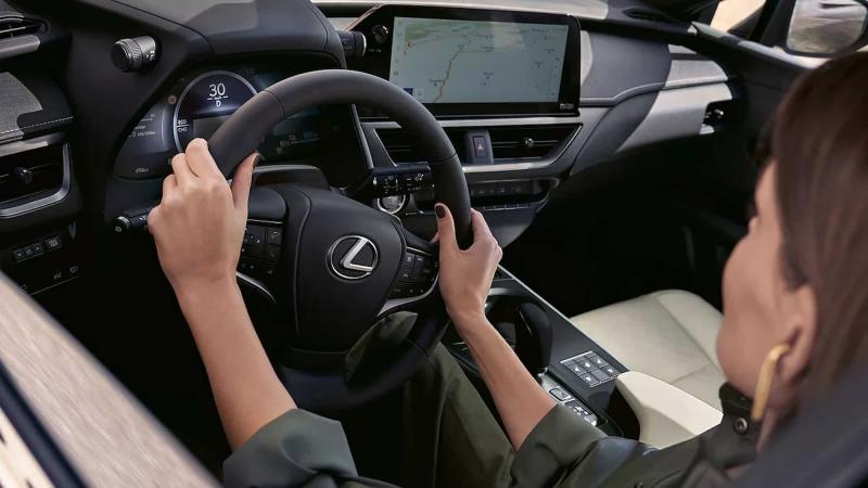 Автомобиль оснащается одним мотором,…