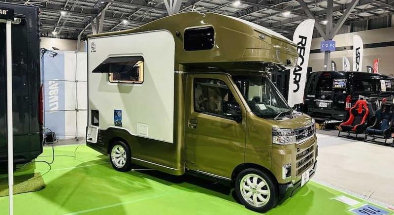Квартиру на колесах на базе Daihatsu оценили в…