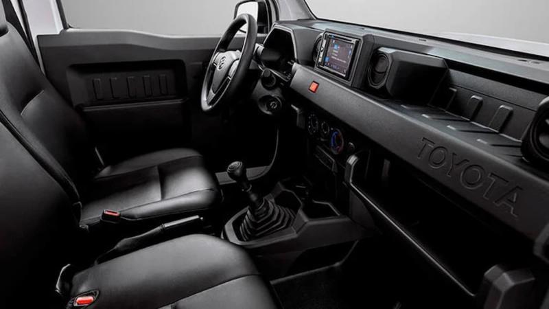 Интерьер пикапа Toyota Hilux Champ