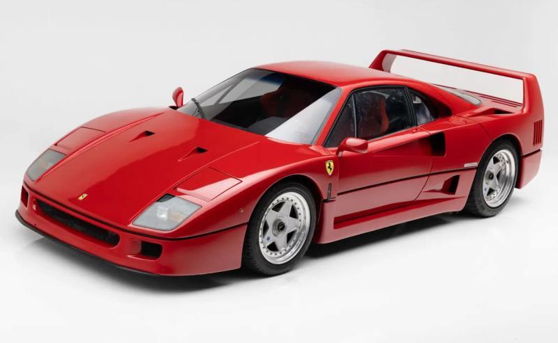 Ferrari F40 1990 года, выставленная на аукцион RM…