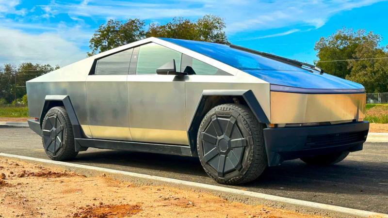 Владельцев Tesla разыграли в фальшивом письме.…