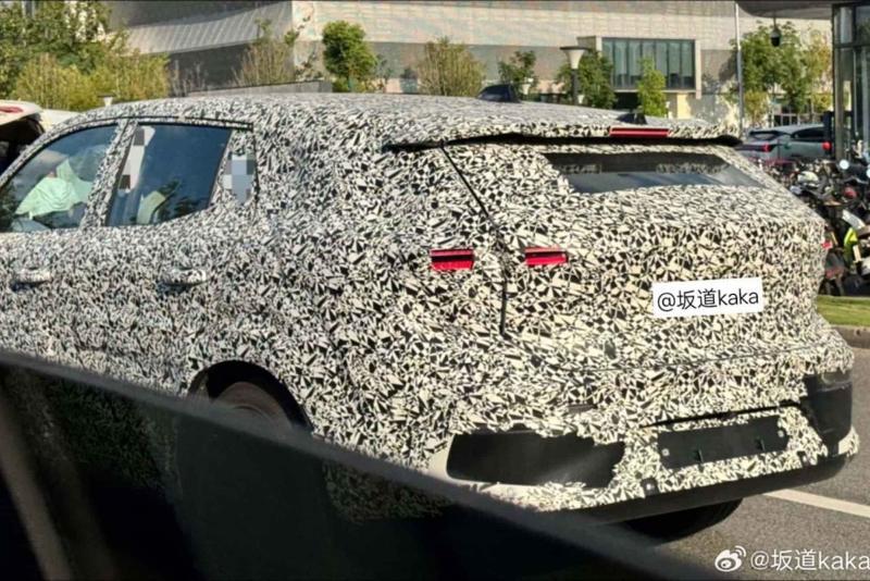 Тестовый прототип кроссовера Renault Aurora 2