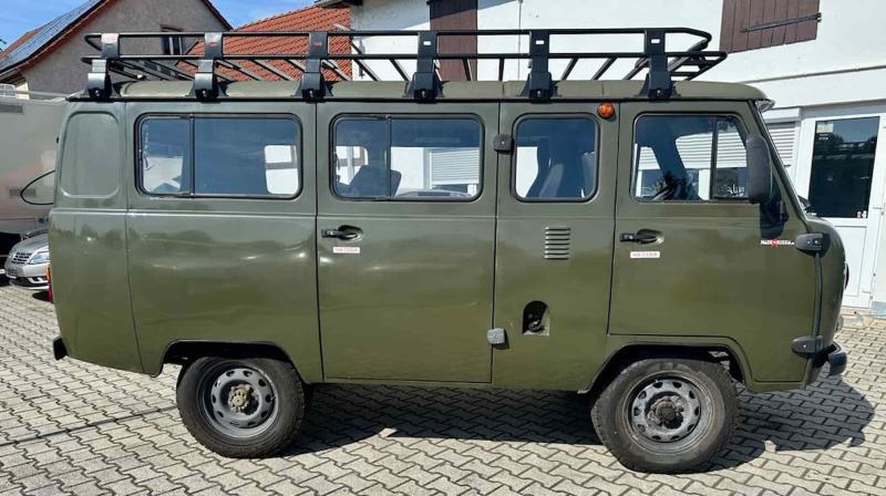 Дополняют образ внедорожного автодома наклейки на…