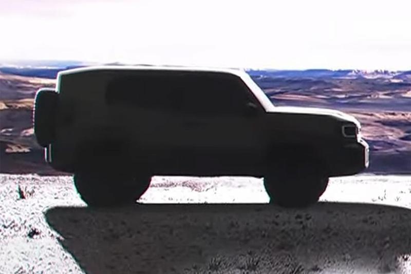 Тизер нового маленького внедорожника Toyota