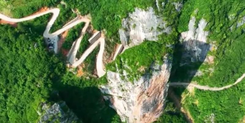 Трасса настолько узкая и извилистая, что по ней…