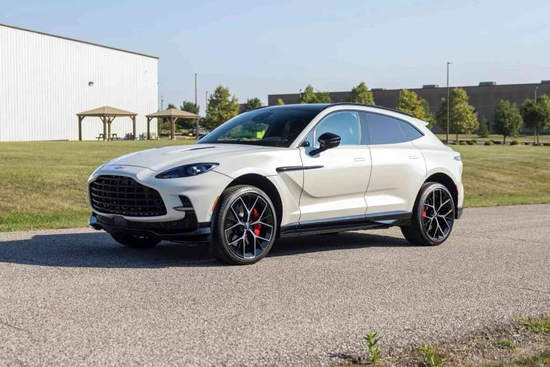 Трехмесячный Aston Martin DBX 707, проданный на…