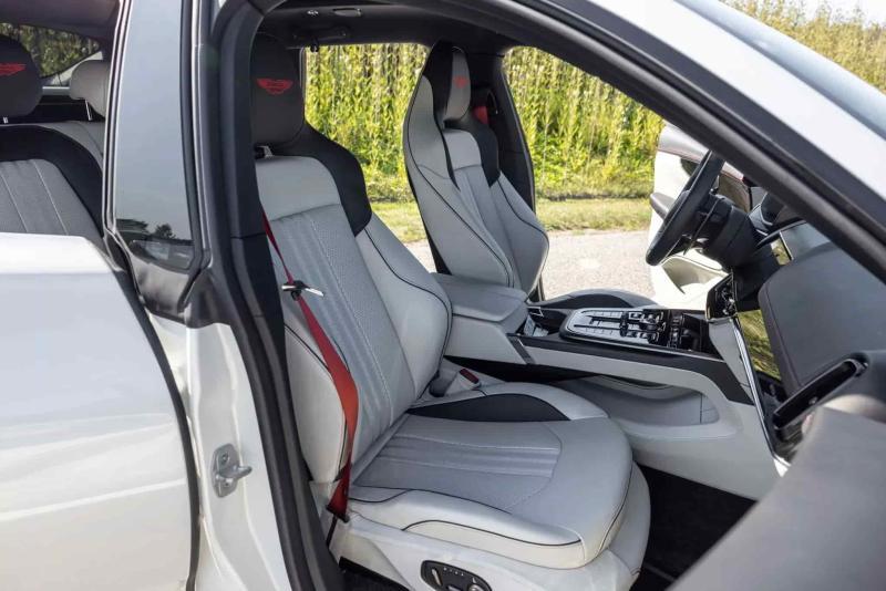 Напомним, кроссовер Aston Martin DBX 707…