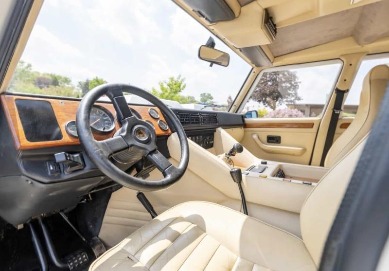 Интерьер Lamborghini LM002 1987 года выпуска,…