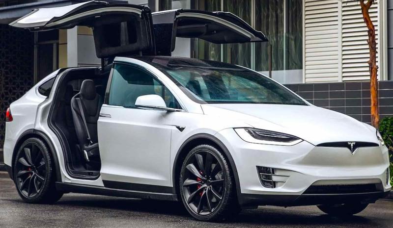 Владелец Tesla Model X выяснил, сколько проезжает…