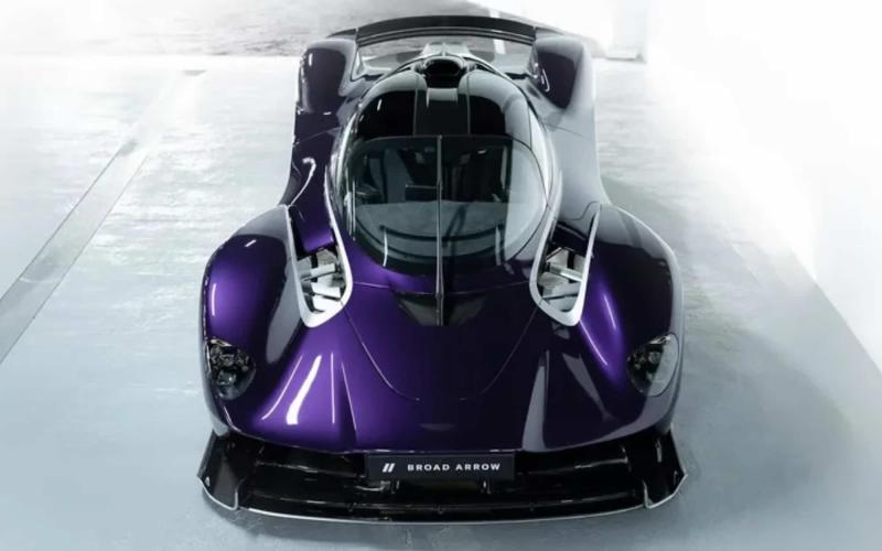 Aston Martin Valkyrie, окрашенный в уникальный…