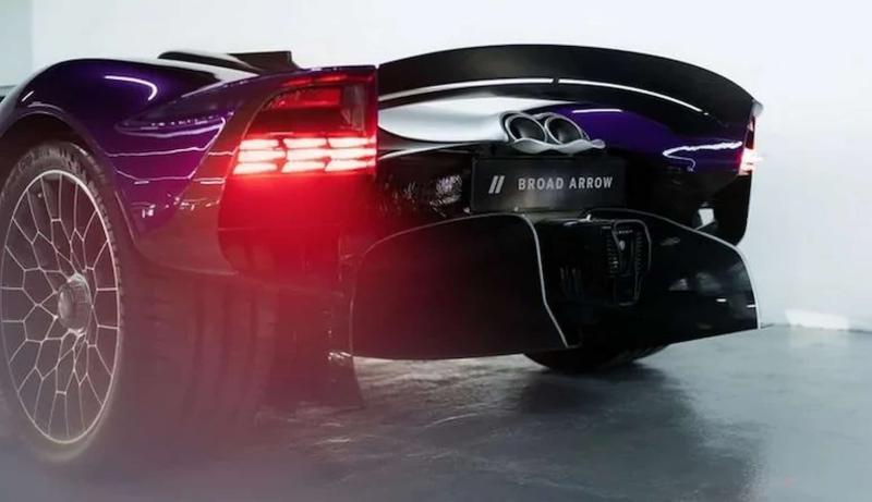 Aston Martin Valkyrie, окрашенный в уникальный…