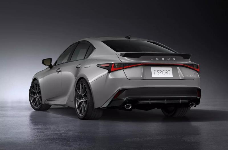 Обновленный Lexus IS