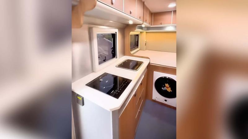 Интерьер кемпера на базе грузовичка BYD