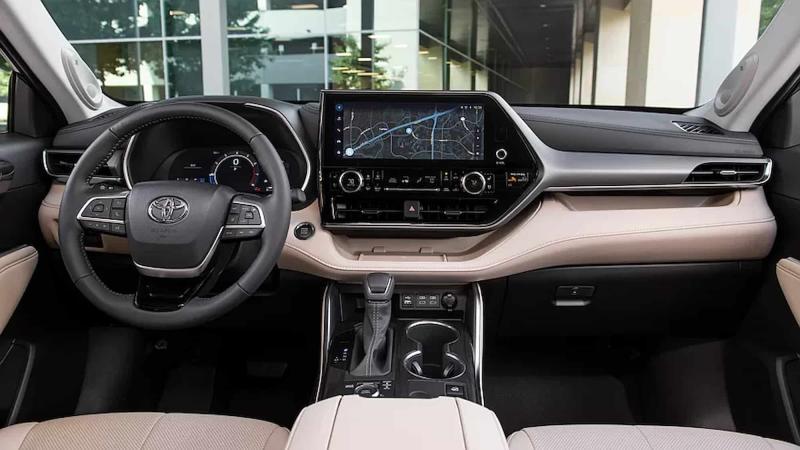 Интерьер Toyota Highlander 2025