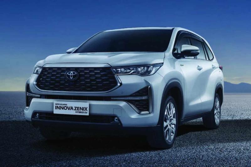 Бюджетный минивэн Toyota на 7 мест обновляется и…