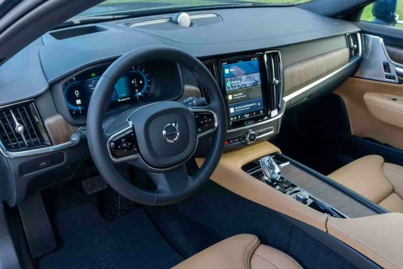 Интерьер Volvo V90 Cross Country