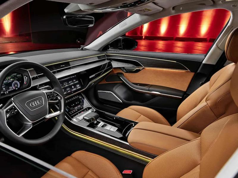 Салон Audi A8 2025