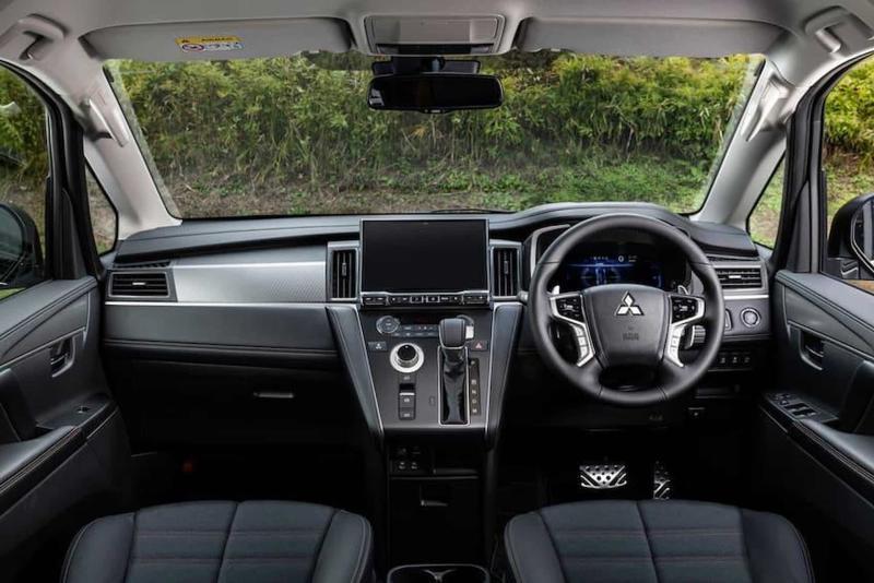 Интерьер обновленной Mitsubishi Delica D:5