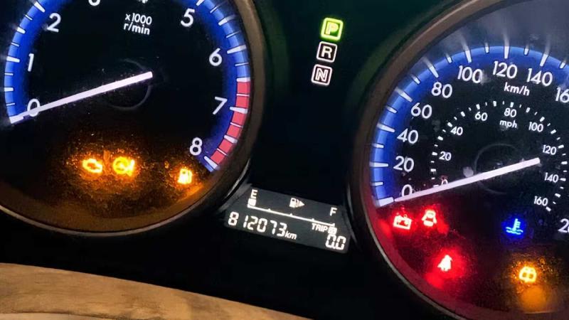 Одометр Mazda3 2012 года с пробегом 812 тысяч км