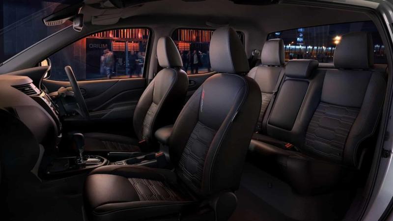 Интерьер Nissan Navara 2025