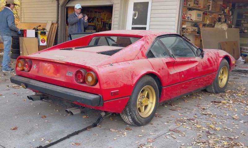 2 редких Ferrari 308 GTB, найденных в гараже…
