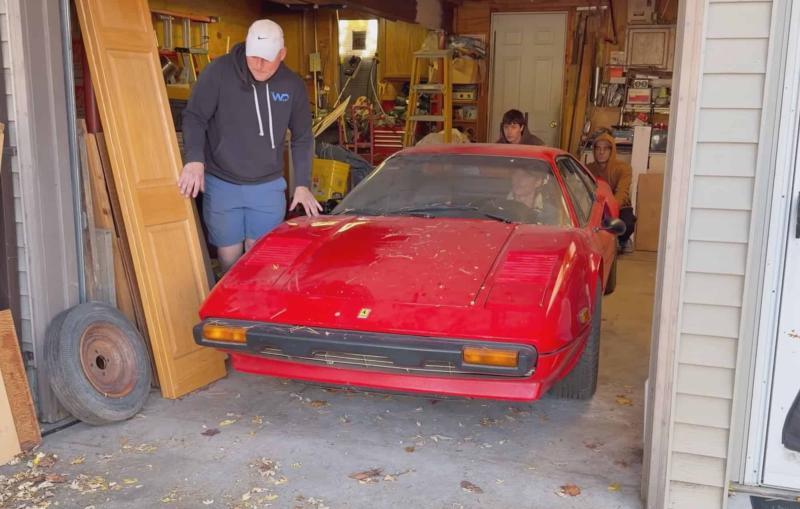 Ferrari 308 GTB, найденный спустя 30 лет в гараже…