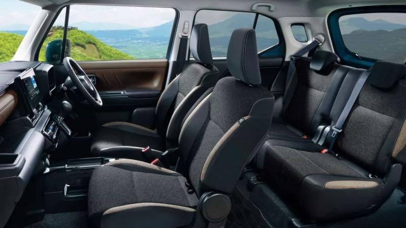 Интерьер Suzuki Xbee 2025