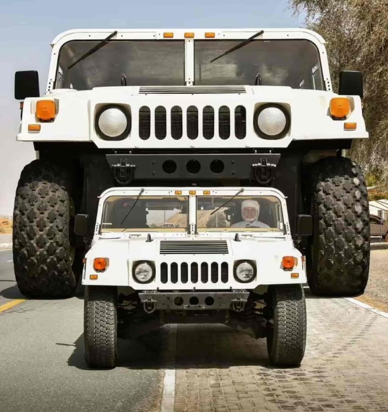 Hummer H1 X3 на фоне Hummer H1