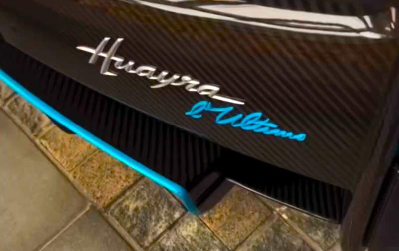 Внутри Huayra L’Ultimo использована кожаная…