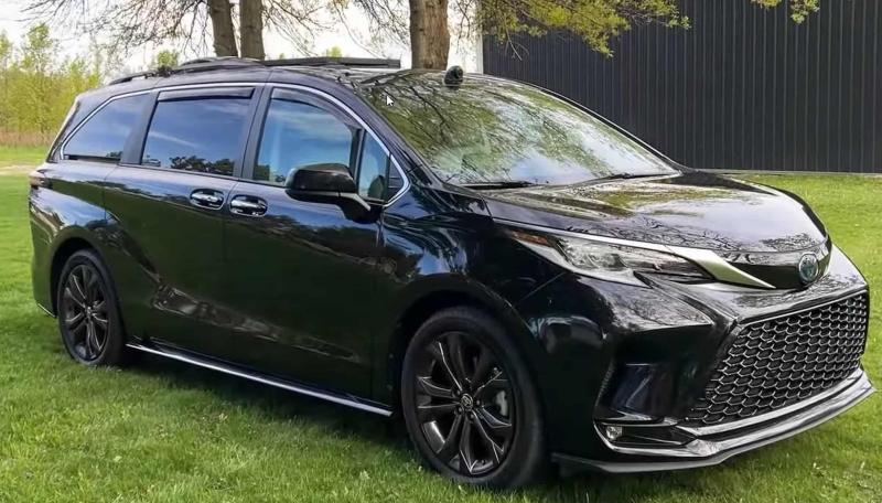 Известный минивэн Toyota превратили в…